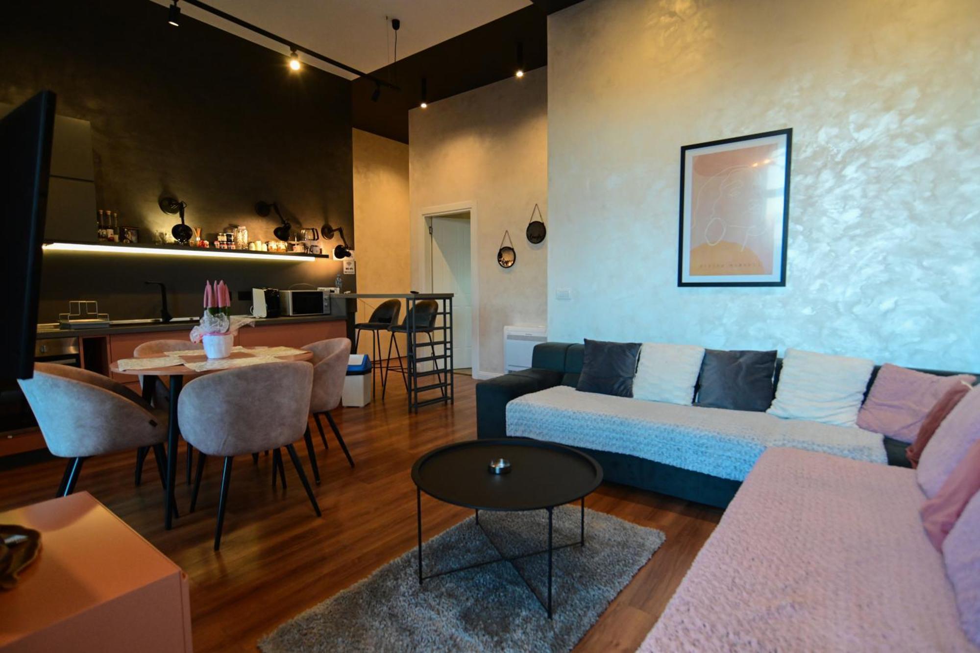 Stylish Two Bedroom House With Private Pool Tiranë Rom bilde